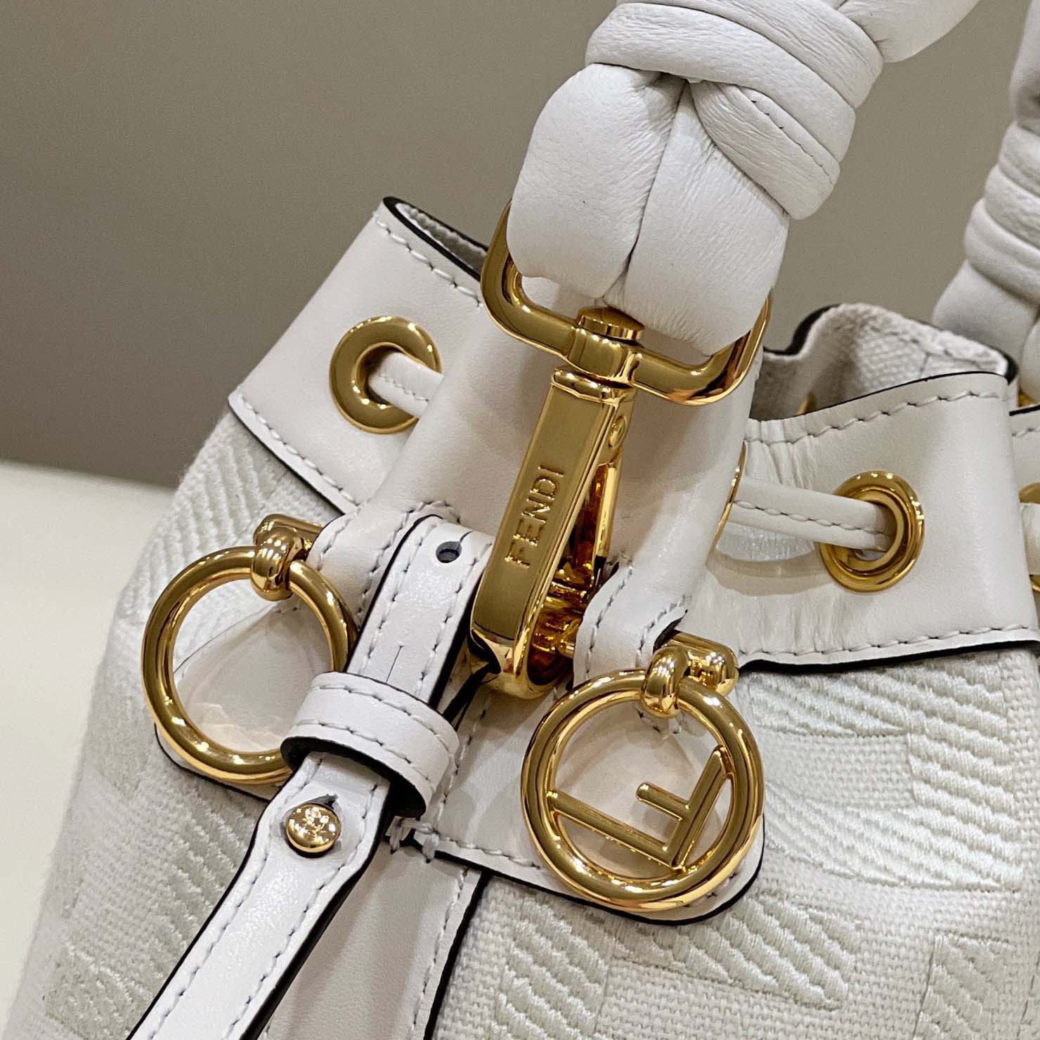 Fendi Mon Tresor Leather White  12×18×10cm - DesignerGu