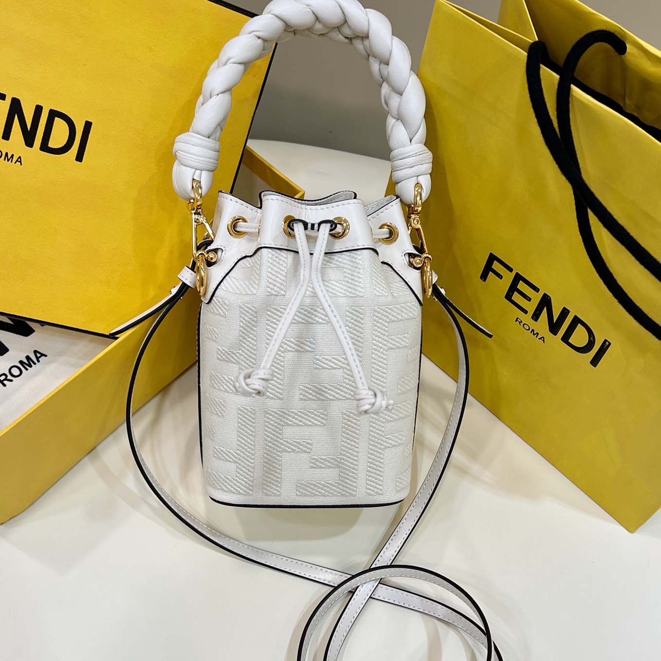 Fendi Mon Tresor Leather White  12×18×10cm - DesignerGu