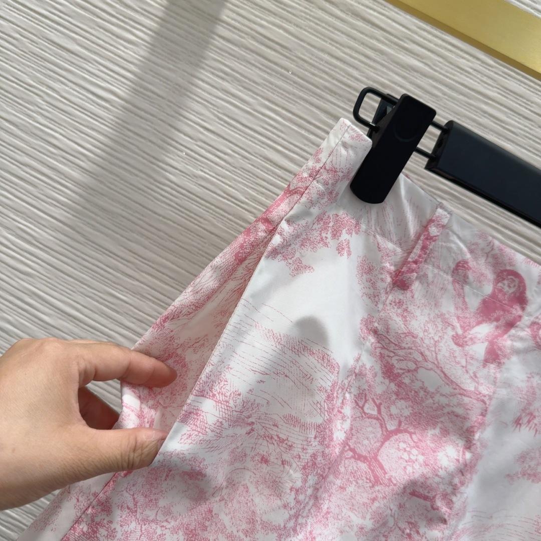 Dior Women's Shorts - DesignerGu