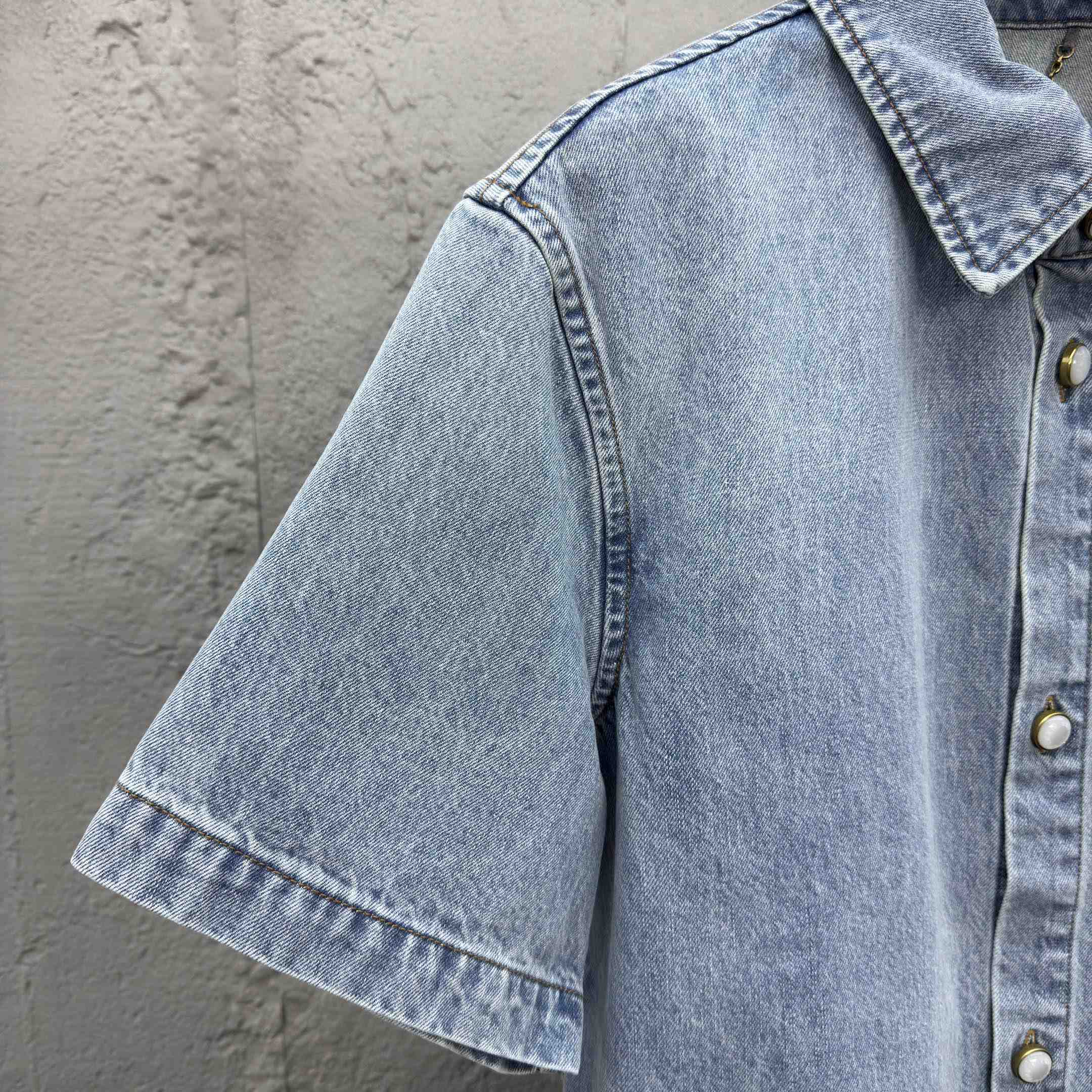 Louis Vuitton Short-Sleeved Denim Shirt  1AGJOP - DesignerGu