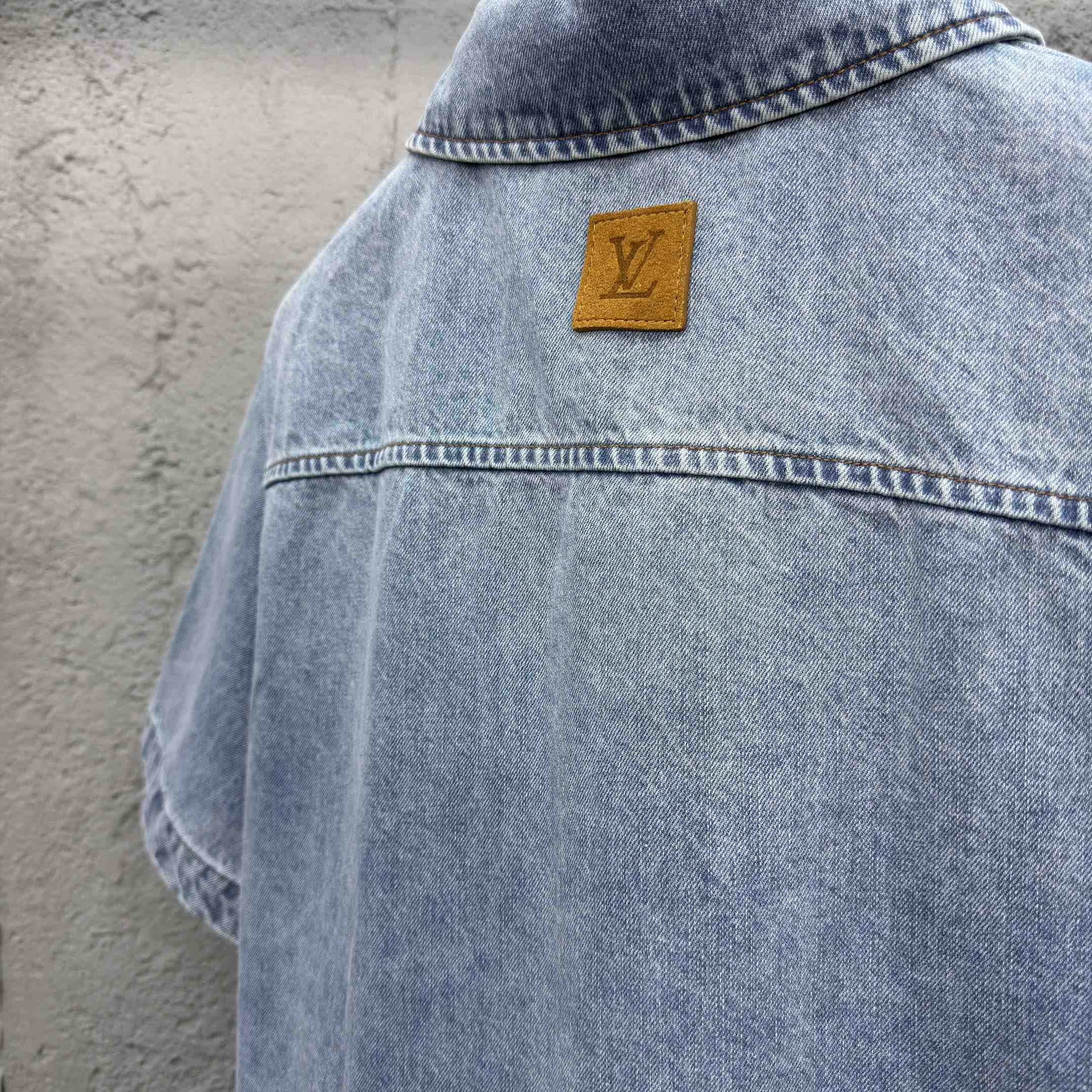 Louis Vuitton Short-Sleeved Denim Shirt  1AGJOP - DesignerGu
