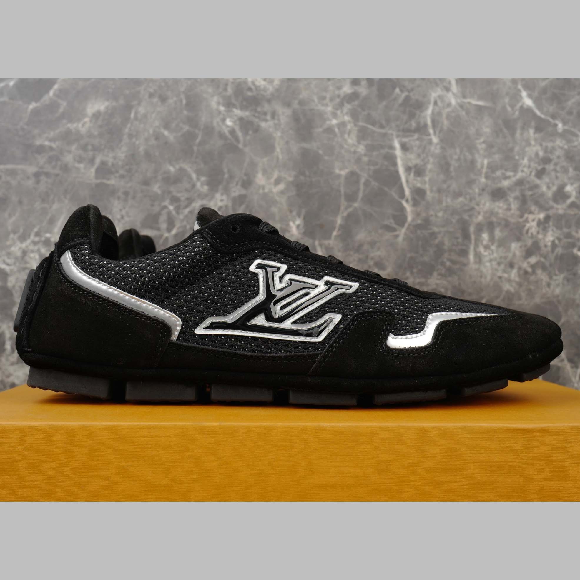 Louis Vuitton LV Rally Sneaker   1AHTZI - DesignerGu
